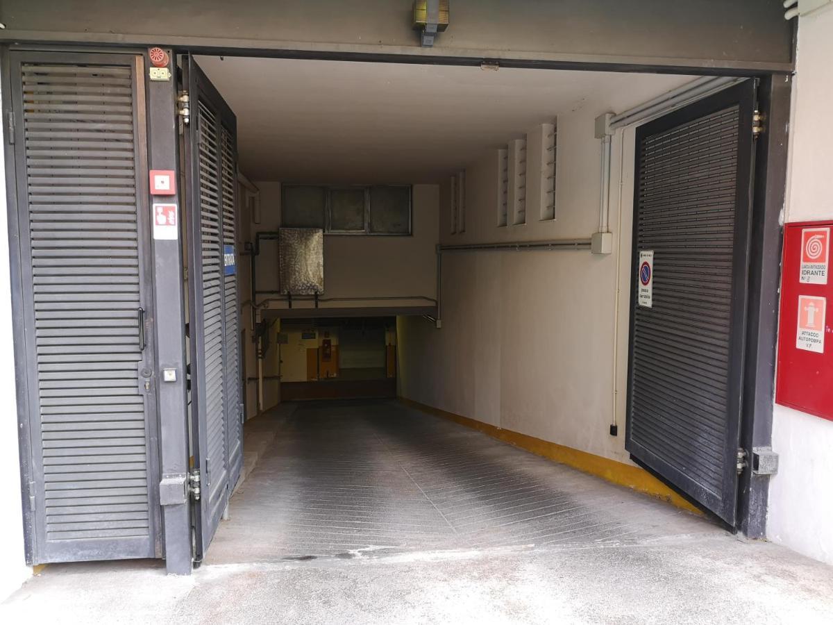 Convenient Family Apt With Private Parking Mestre Esterno foto