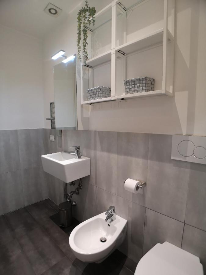 Convenient Family Apt With Private Parking Mestre Esterno foto