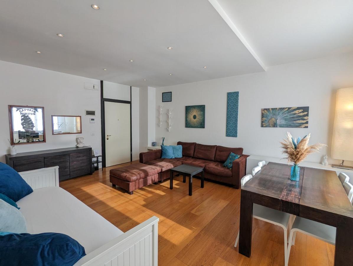 Convenient Family Apt With Private Parking Mestre Esterno foto