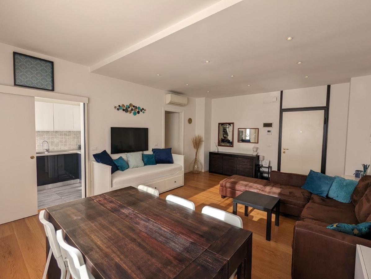 Convenient Family Apt With Private Parking Mestre Esterno foto
