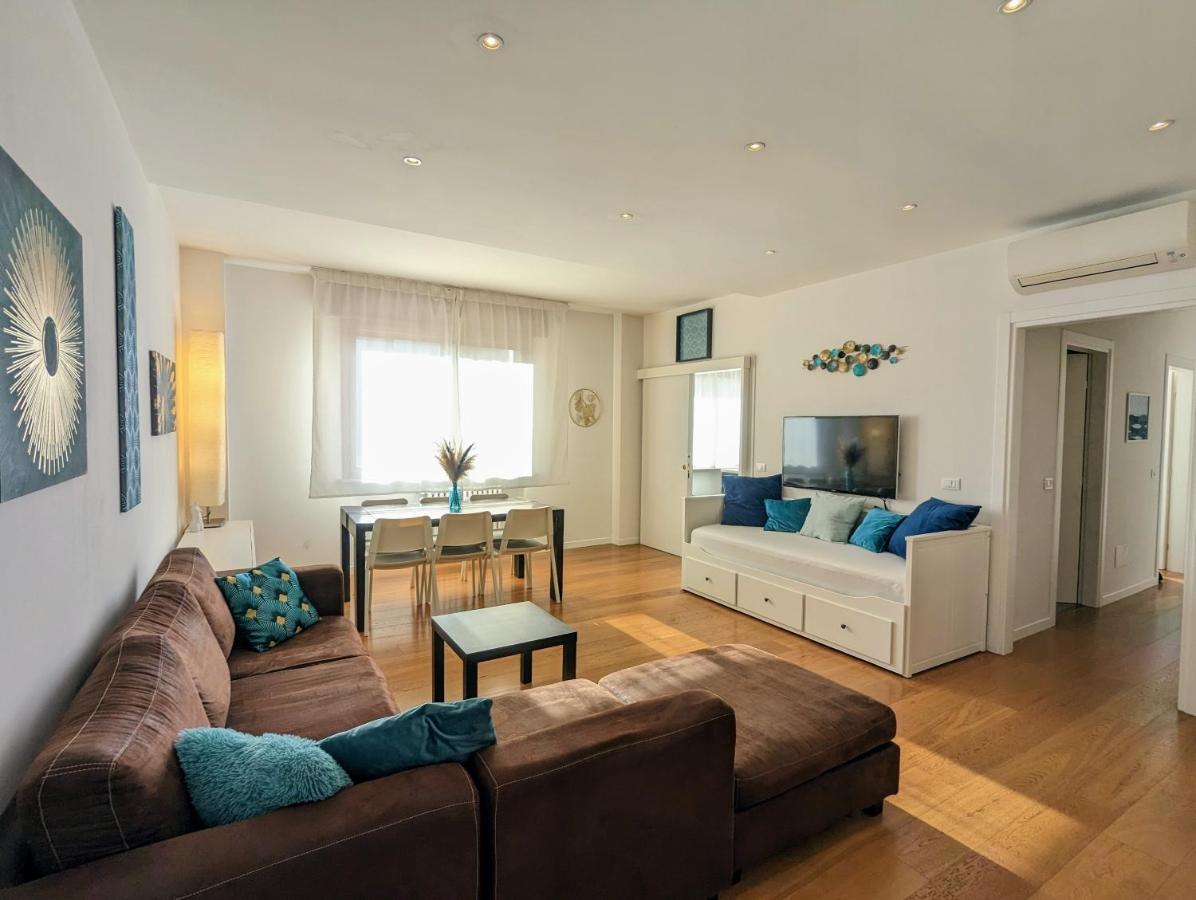 Convenient Family Apt With Private Parking Mestre Esterno foto