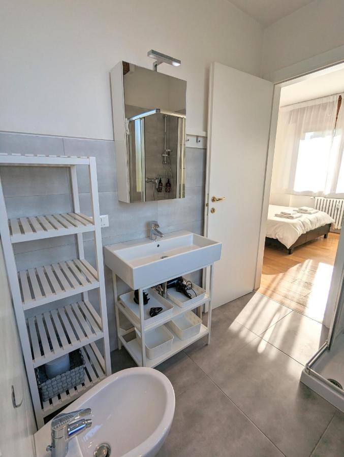 Convenient Family Apt With Private Parking Mestre Esterno foto